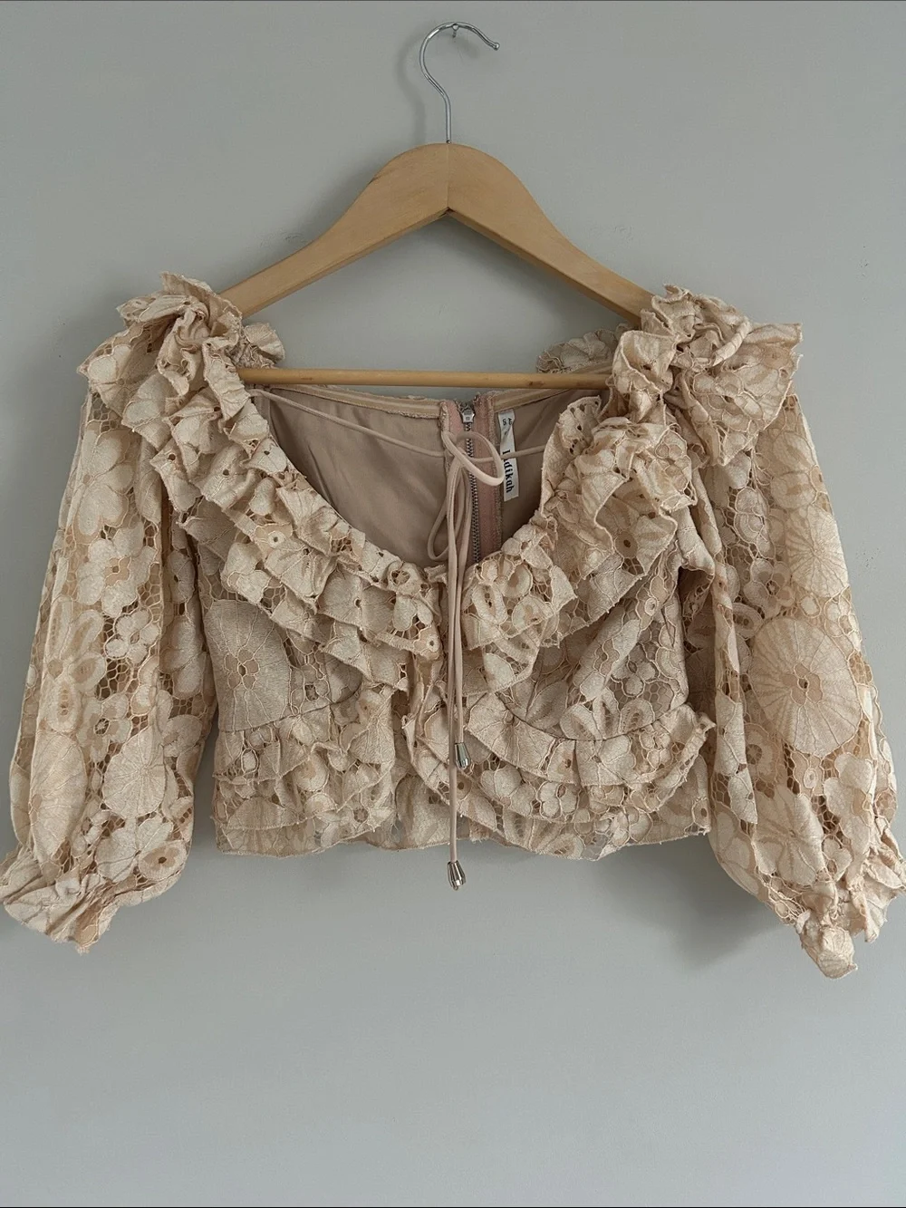Indikah Beige Floral Lace Ruffle Crop Top Blouse - Picture 1 of 9